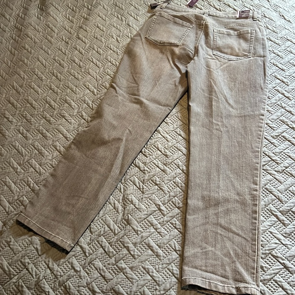 NWT Gloria Vanderbilt : Gray Wash Amanda - 10 Short - Picture 10 of 11